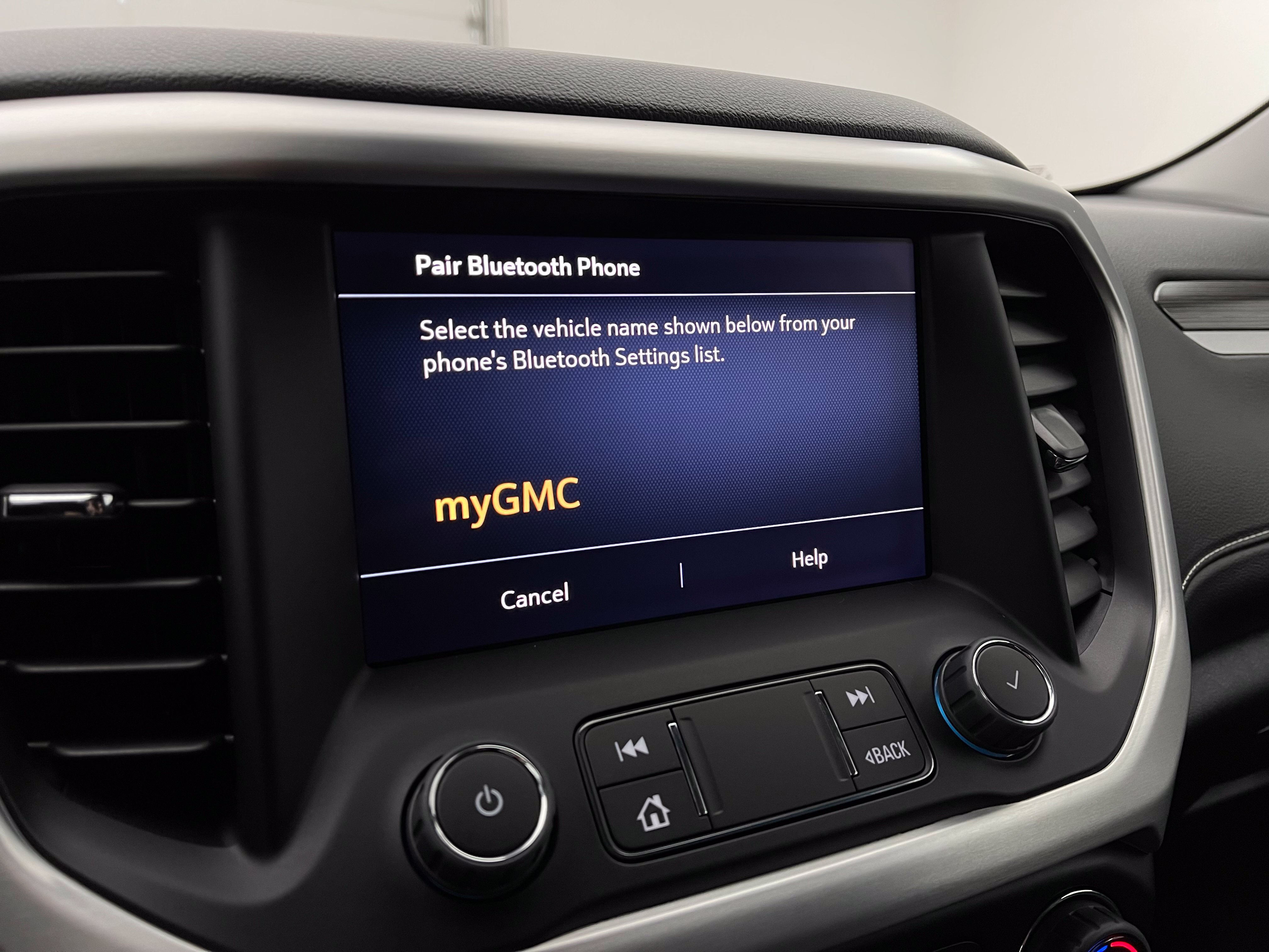 Used 2023 GMC Acadia SLT FWD image 25