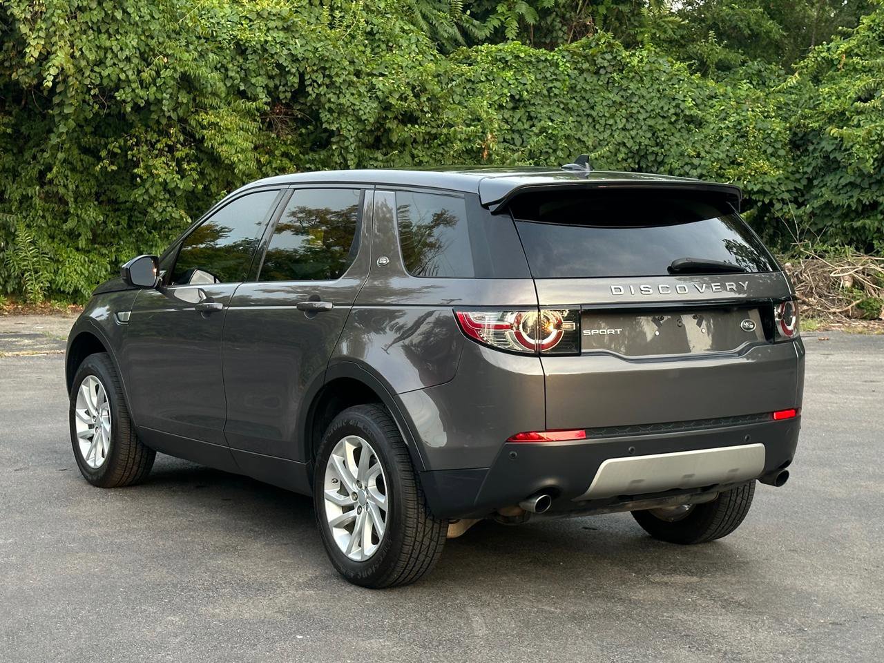 Used 2016 Land Rover Discovery Sport HSE AWD/4WD image 8