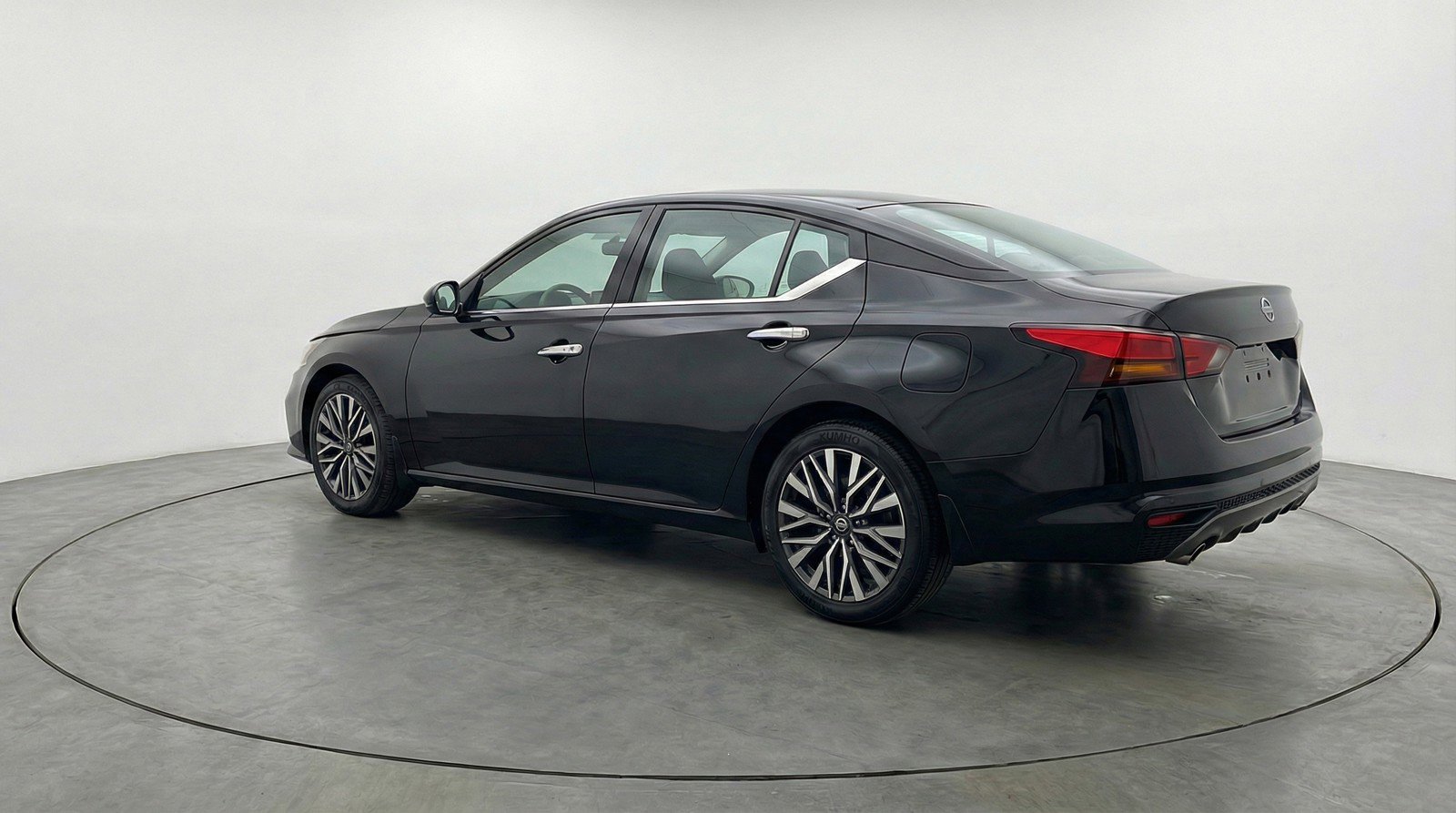 Used 2025 Nissan Altima 2.5 SV image 6