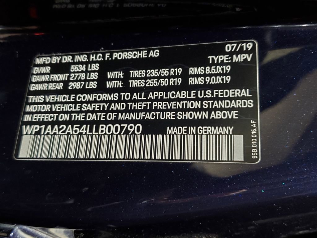 Used 2020 Porsche Macan image 44