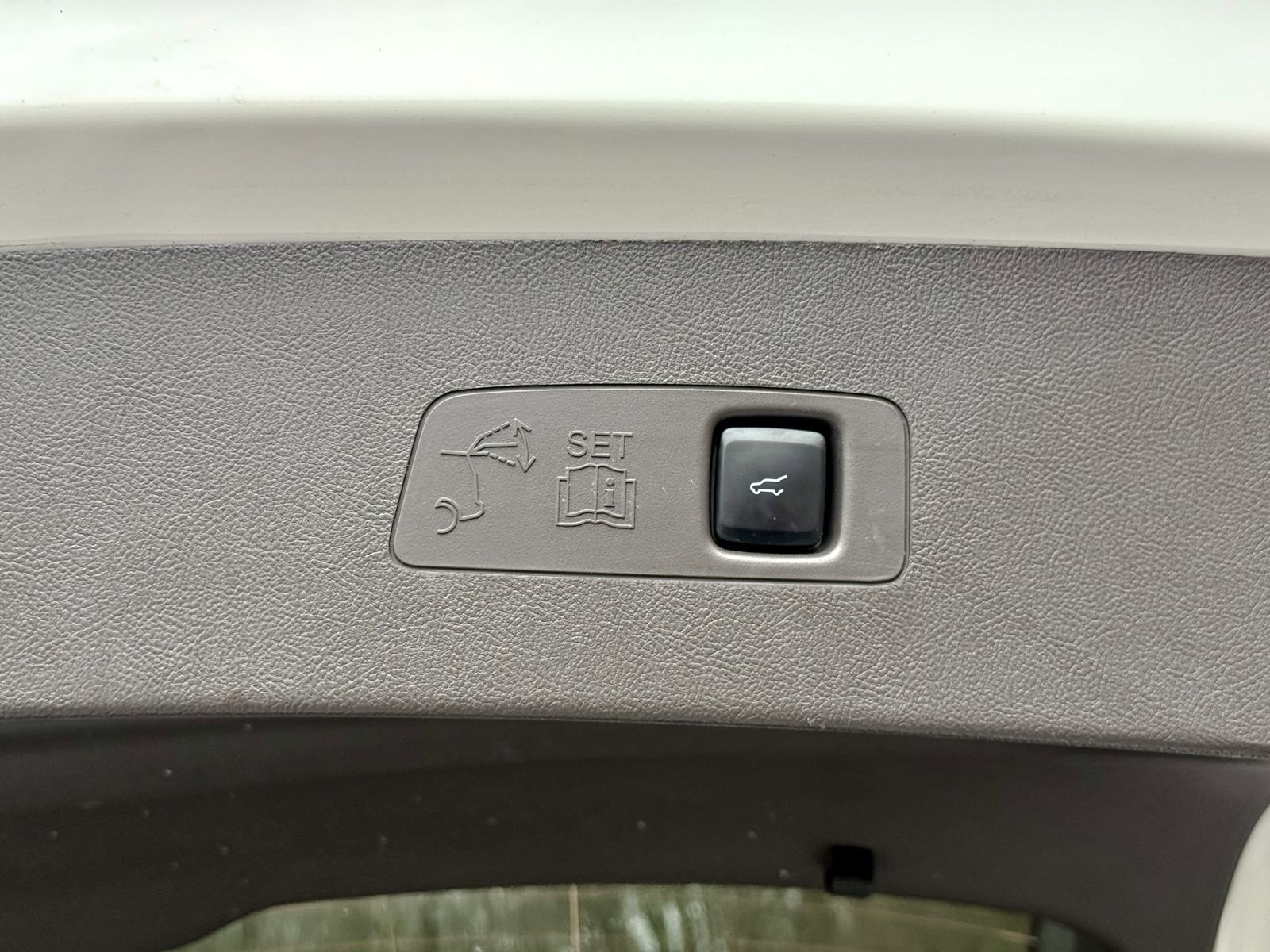 Used 2024 Lincoln Corsair AWD w/ Equipment Group 101A image 13