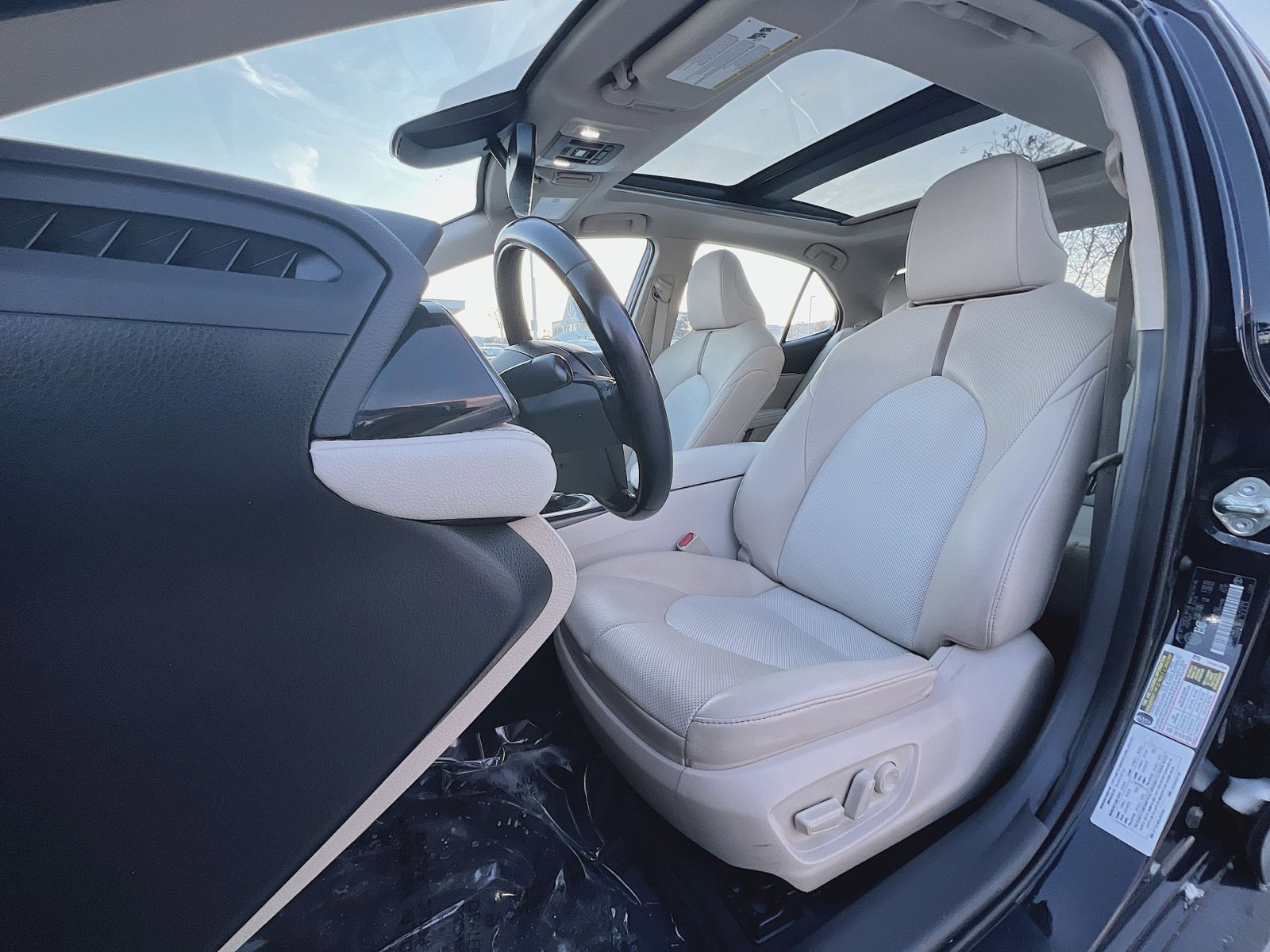 Used 2020 Toyota Camry XLE image 13