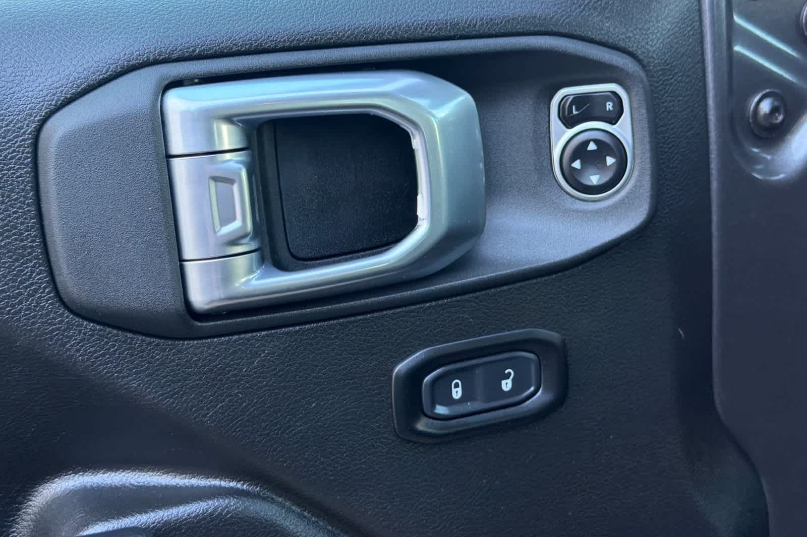 Used 2023 Jeep Gladiator Sport AWD/4WD image 13