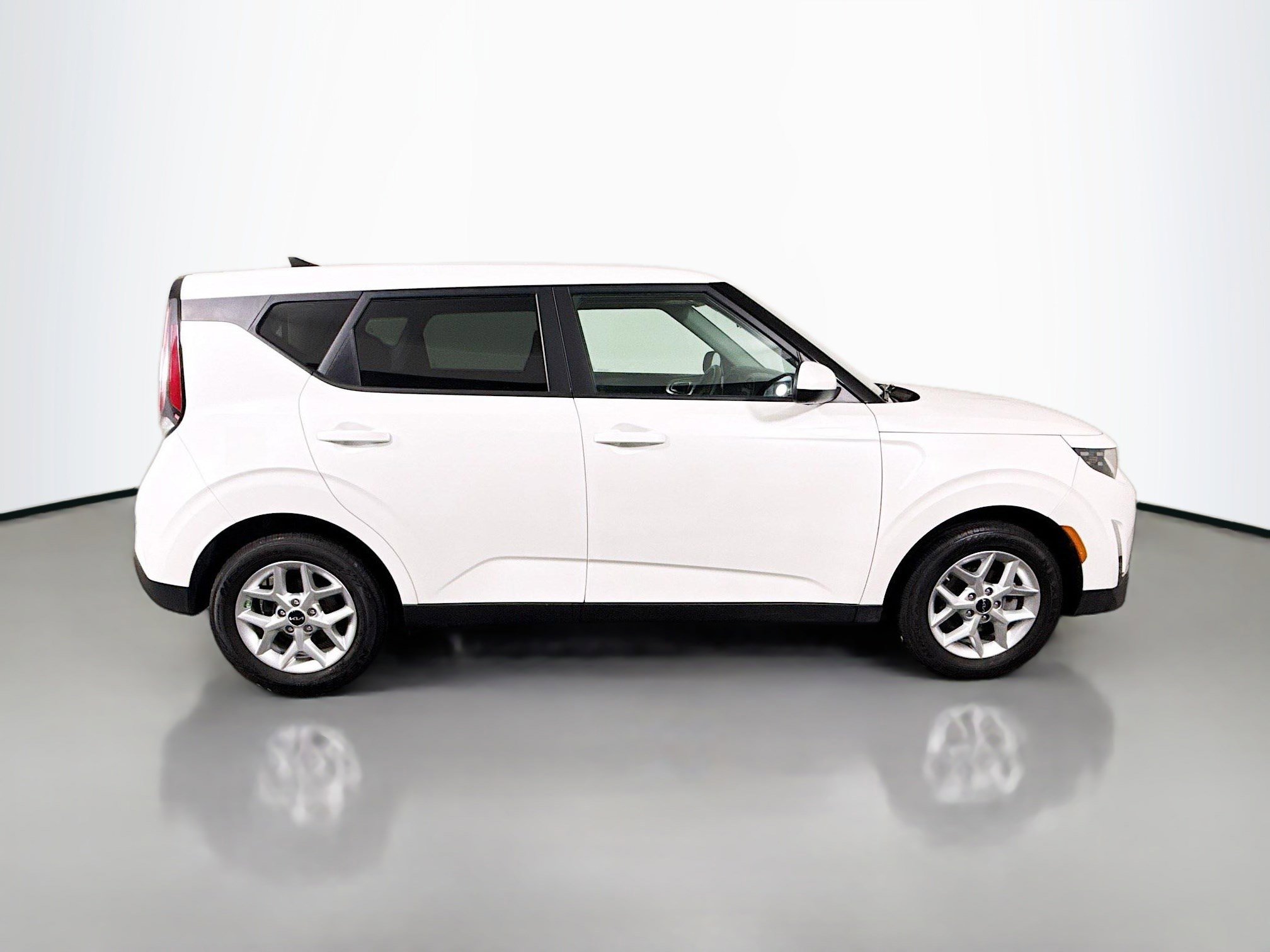 Used 2025 Kia Soul LX w/ LX Technology Package image 11