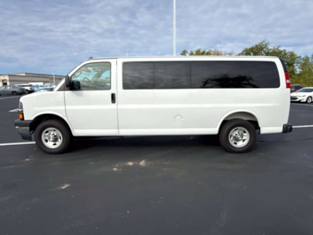 Used 2025 Chevrolet Express 3500 LT w/ LT Preferred Equipment Group RWD image 6