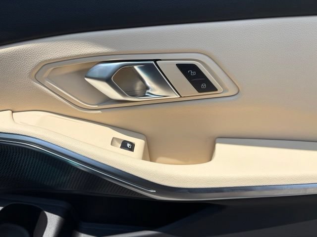 New 2026 BMW 330i xDrive Sedan w/ Premium Package AWD/4WD image 27
