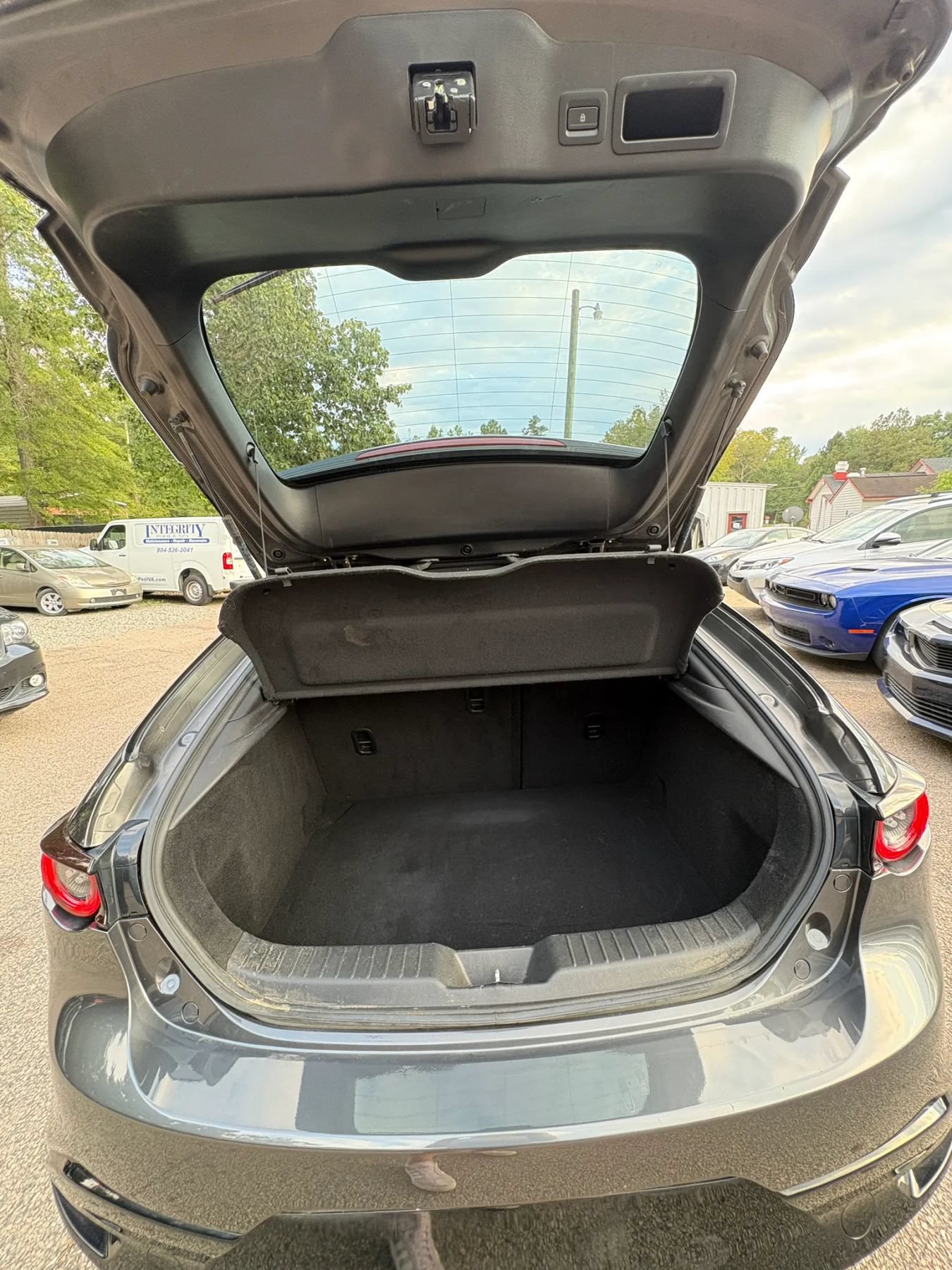 Used 2019 MAZDA MAZDA3 Hatchback w/ Preferred Package FWD image 30