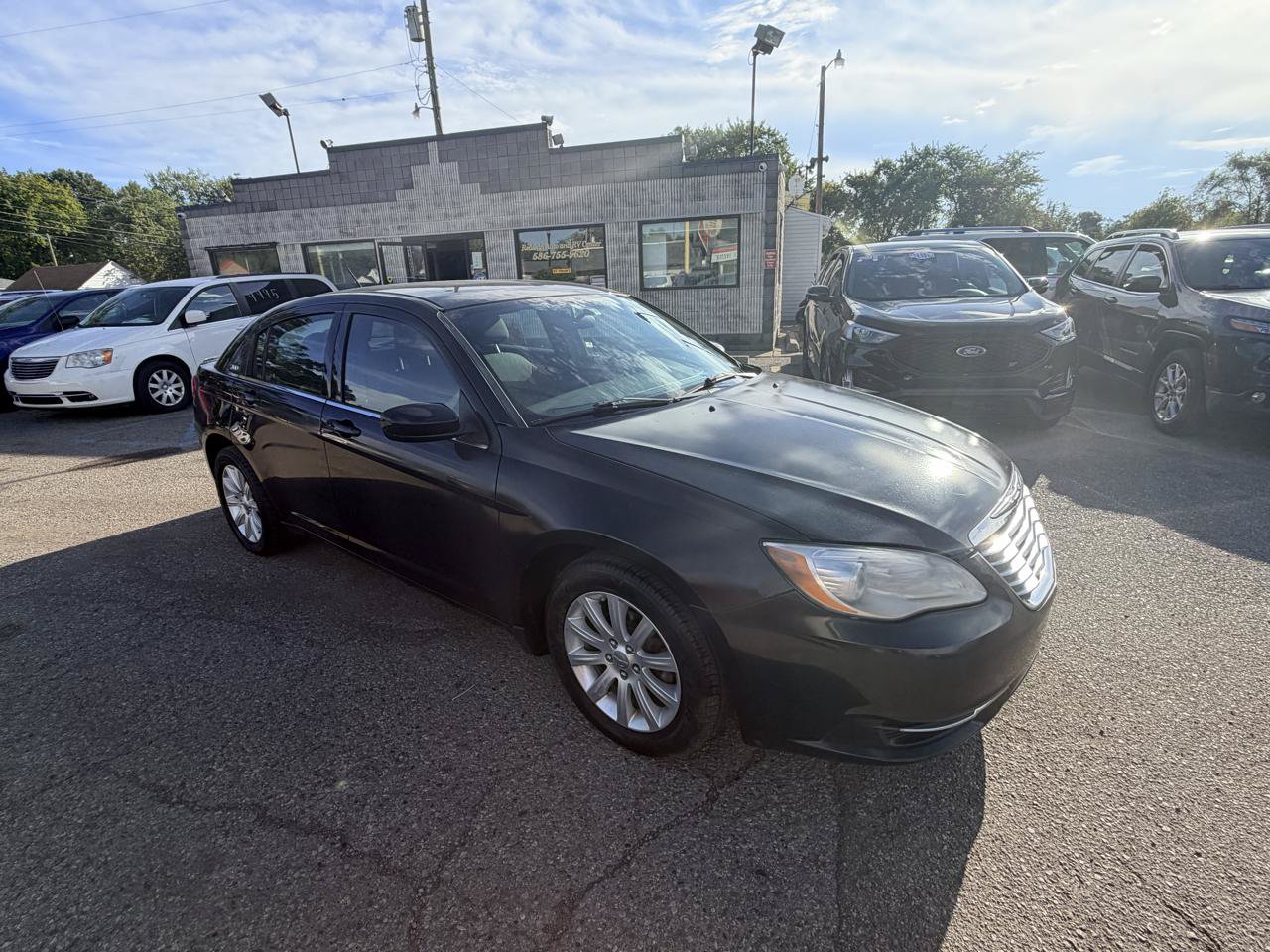 Used 2011 Chrysler 200 Touring FWD image 8