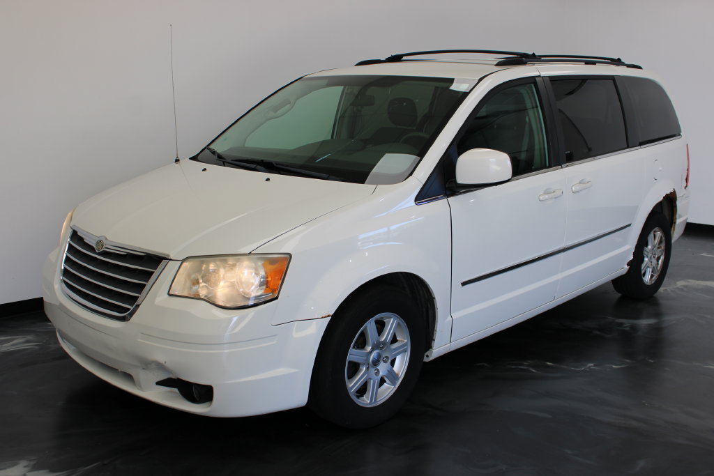Used 2009 Chrysler Town & Country Touring FWD image 24