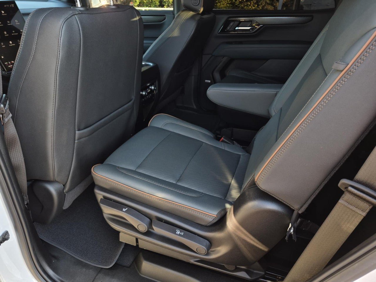 Certified 2026 GMC Yukon AT4 w/ AT4 Premium Package AWD/4WD image 14