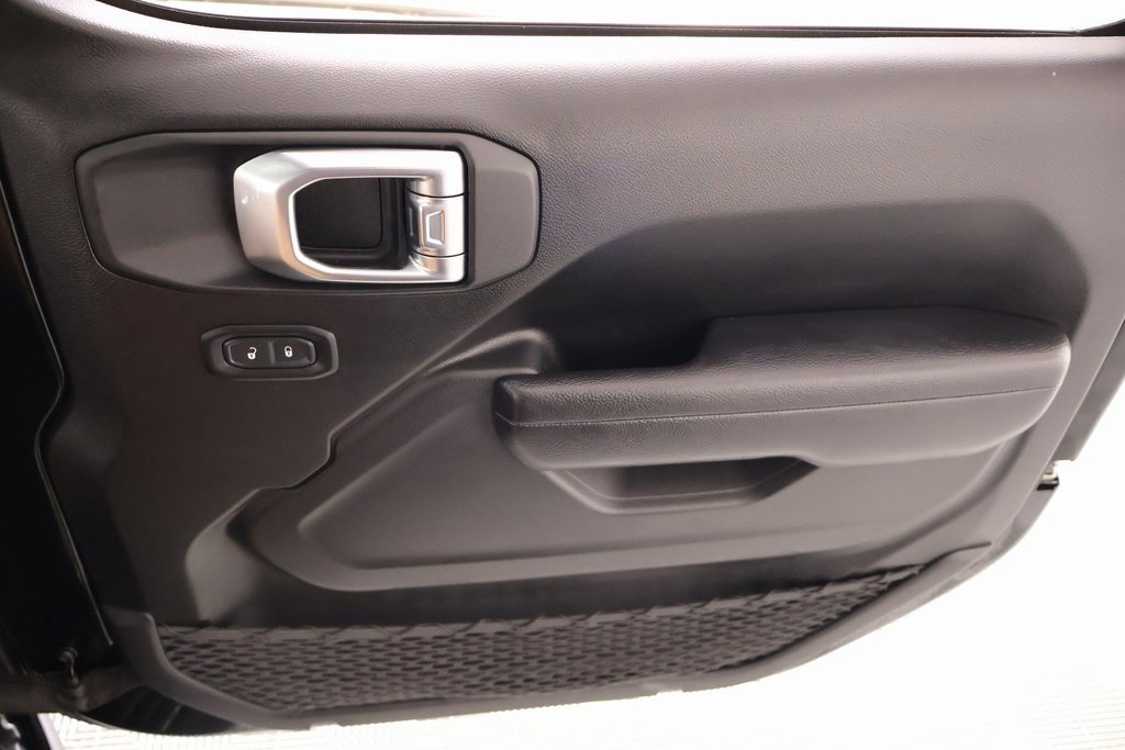 Used 2023 Jeep Wrangler Rubicon image 16