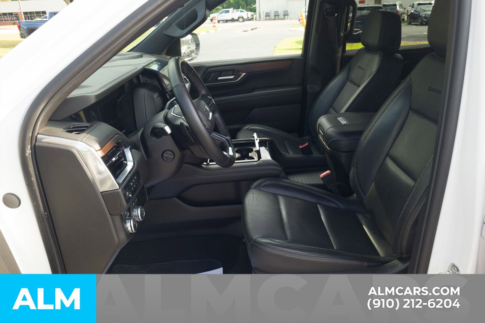 Used 2025 GMC Yukon XL Denali AWD/4WD image 18
