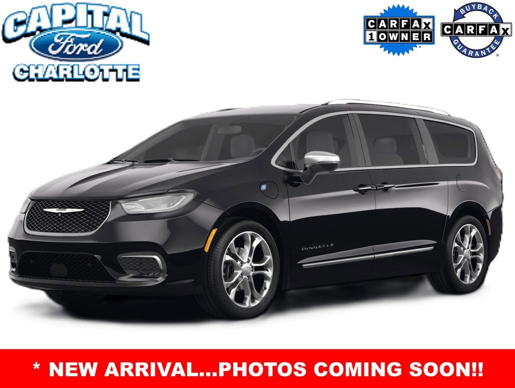 Used 2023 Chrysler Pacifica Limited FWD image 2