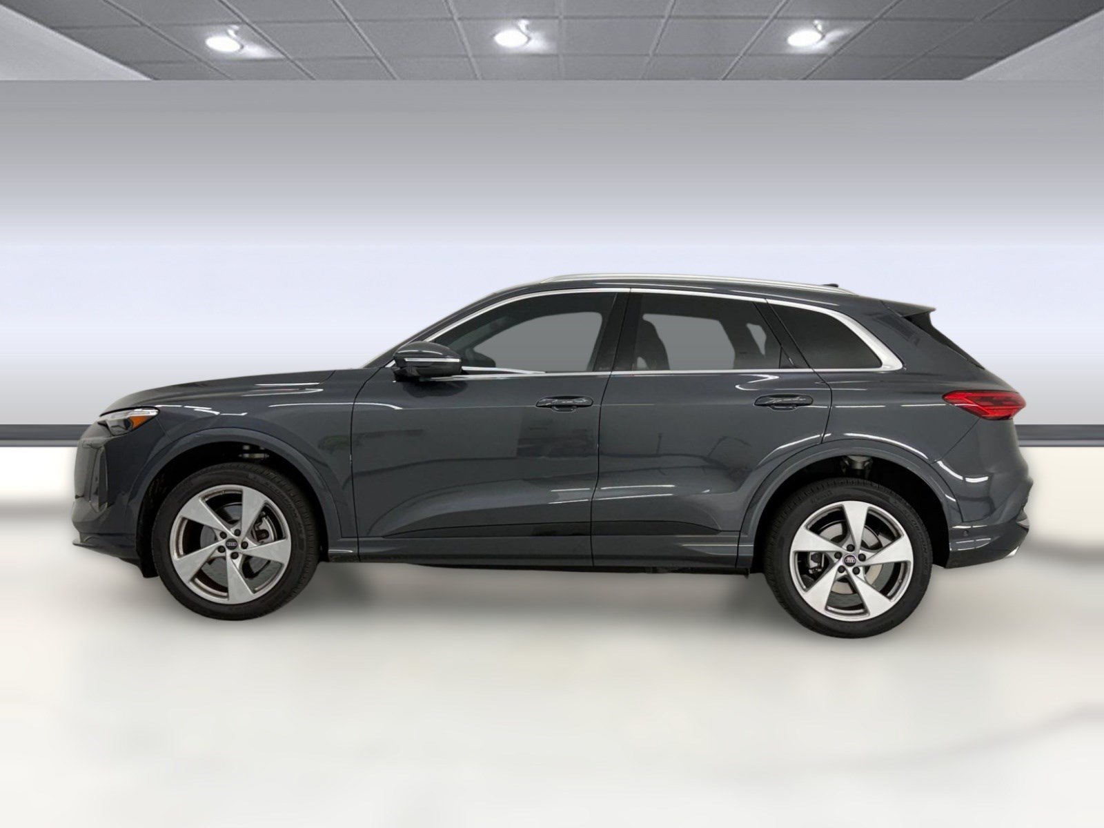 Used 2025 Audi Q5 Premium Plus AWD/4WD image 2