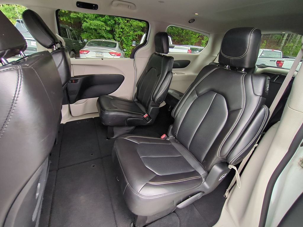 Used 2024 Chrysler Pacifica Touring-L FWD image 15
