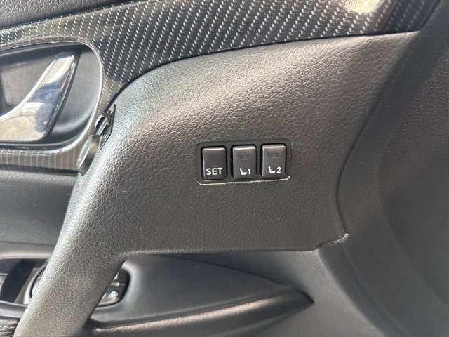 Used 2018 Nissan Rogue SL image 17