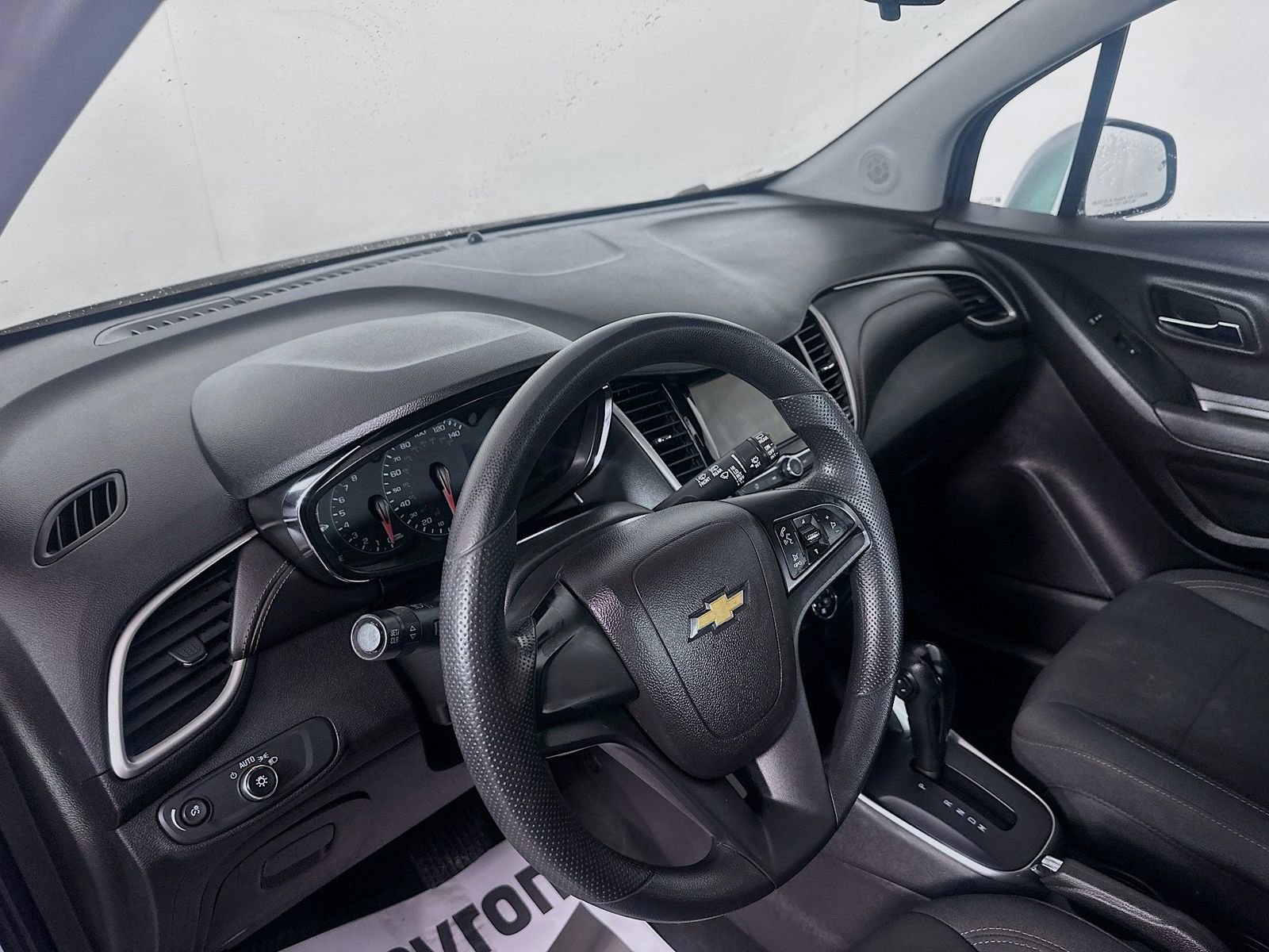 Used 2019 Chevrolet Trax LS w/ LPO, Cargo Package FWD image 9