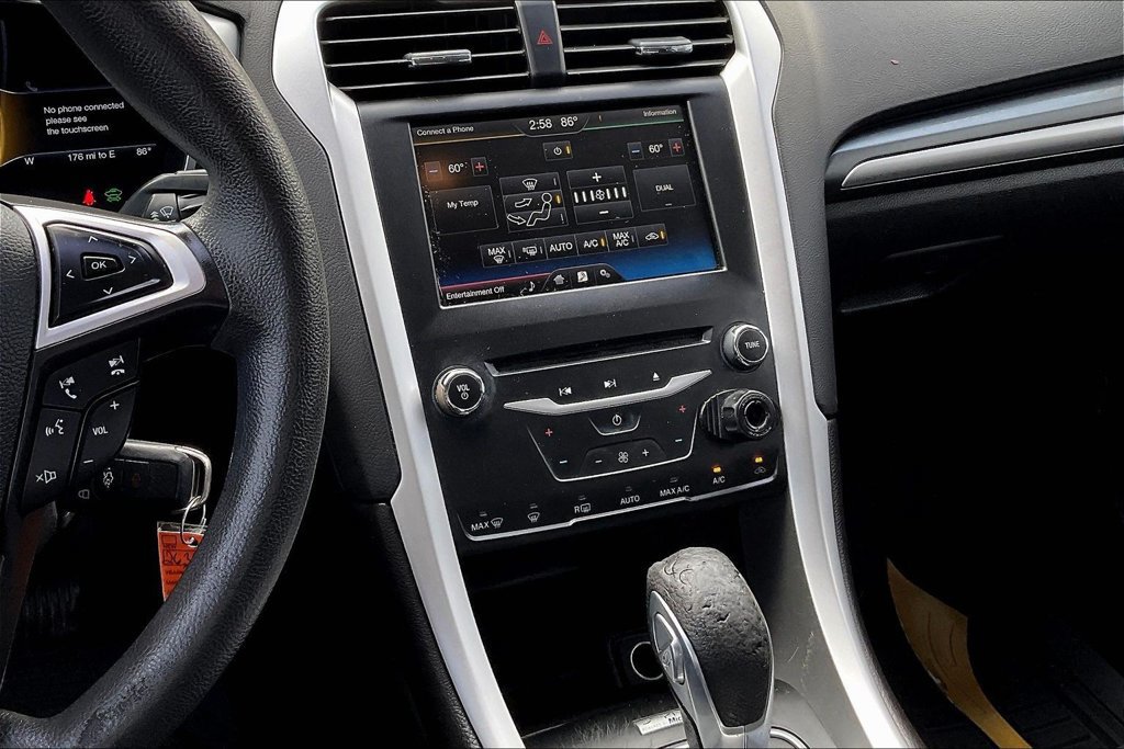 Used 2015 Ford Fusion SE FWD image 9