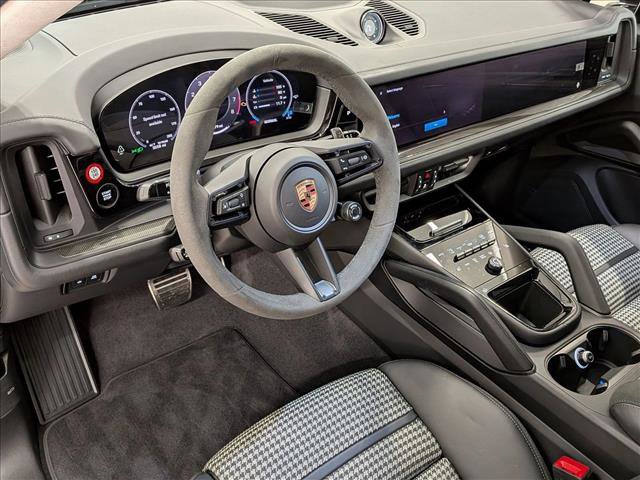 Used 2025 Porsche Cayenne GTS image 4