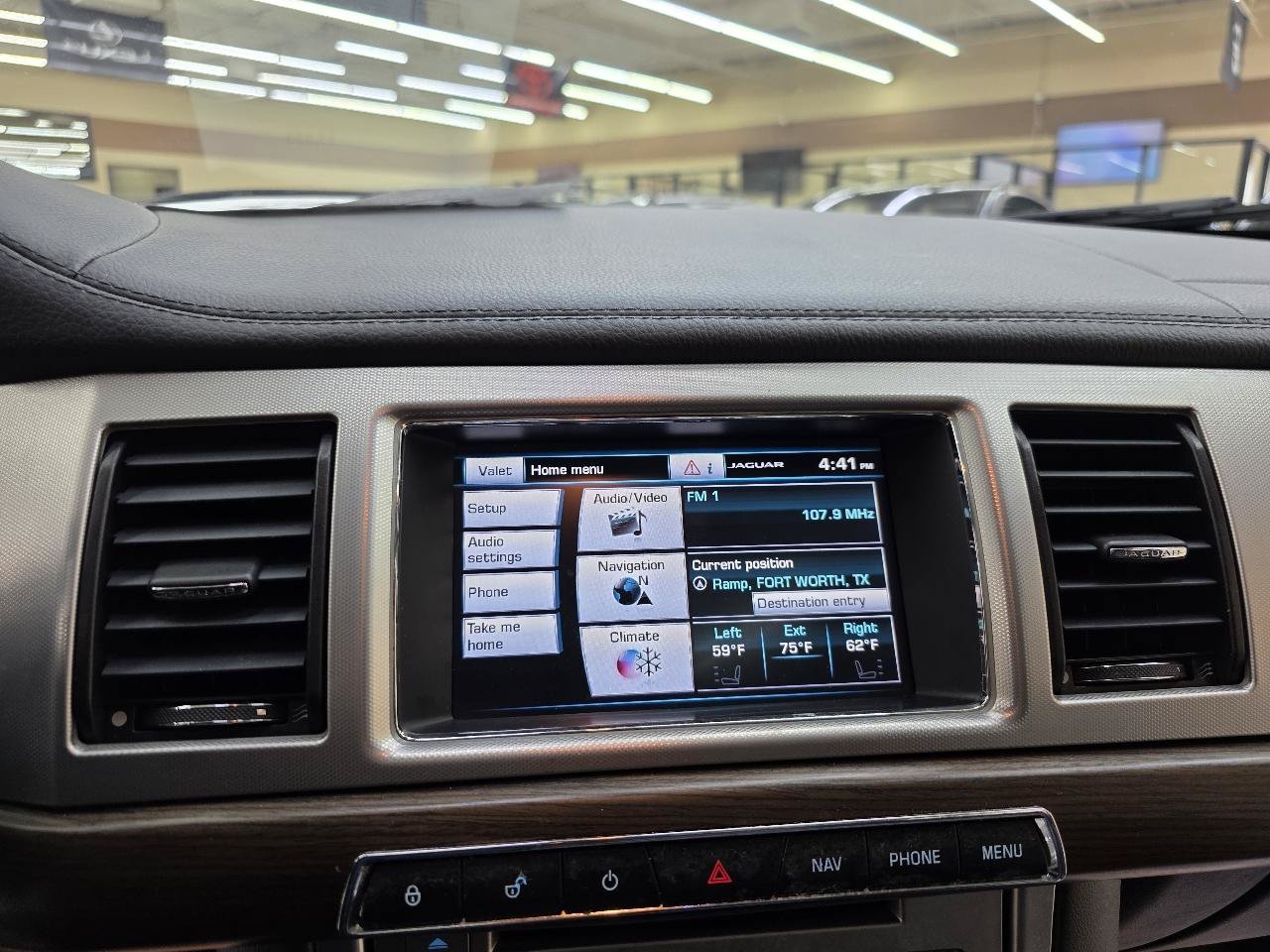 Used 2014 Jaguar XF RWD image 31