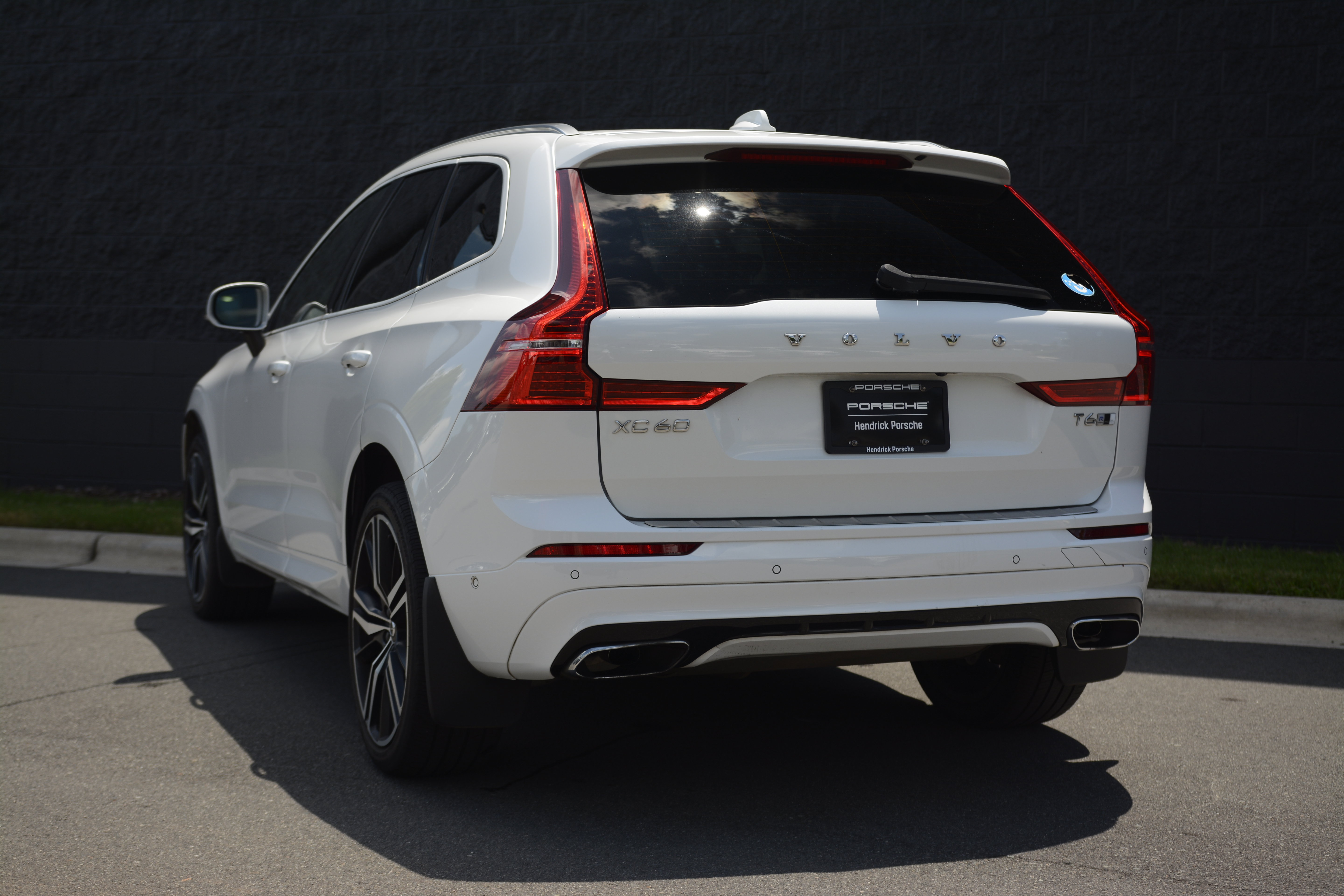 Used 2019 Volvo XC60 T6 R-Design w/ Protection Package Premier AWD/4WD image 3