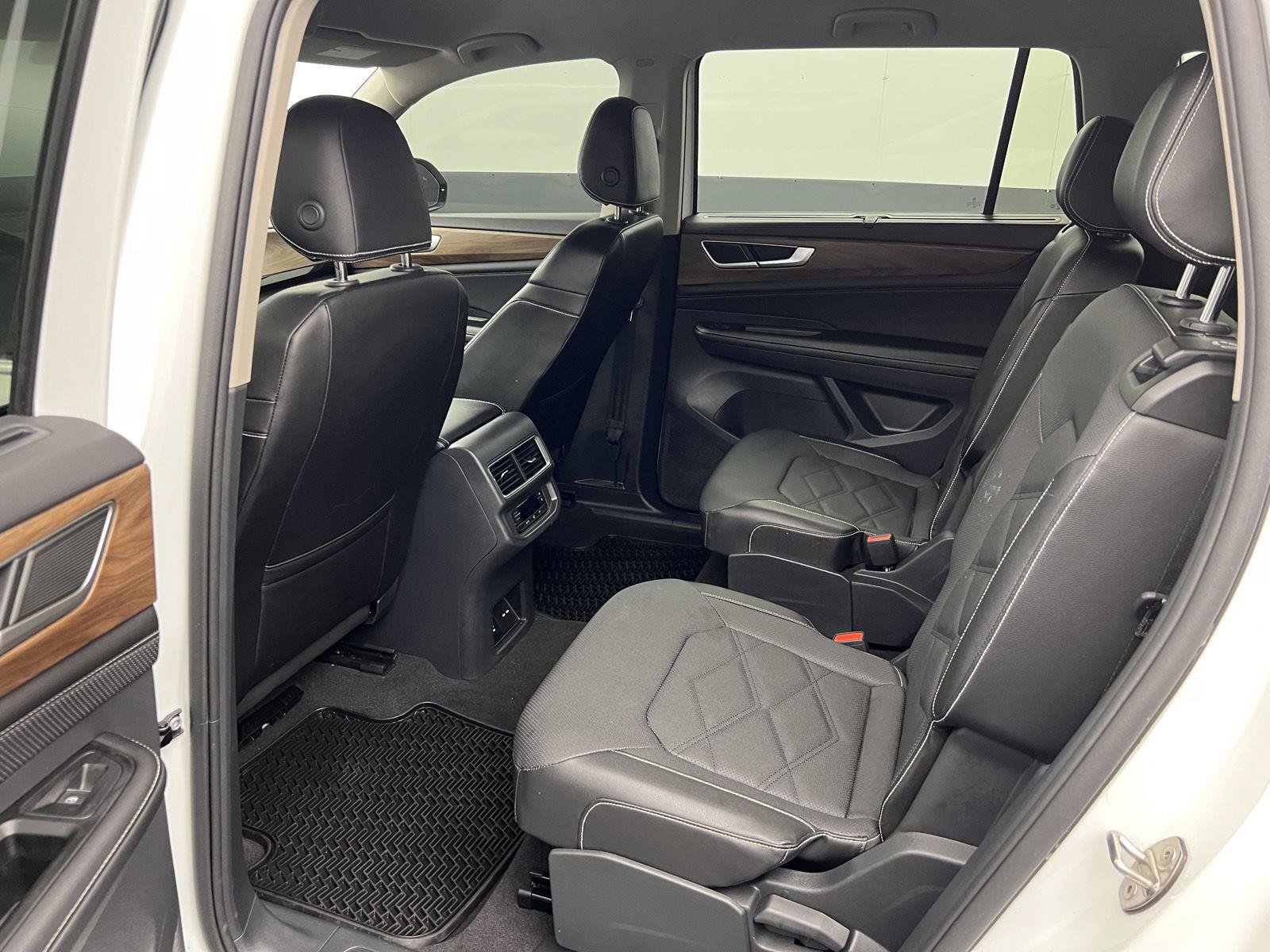 Used 2024 Volkswagen Atlas SE FWD image 17