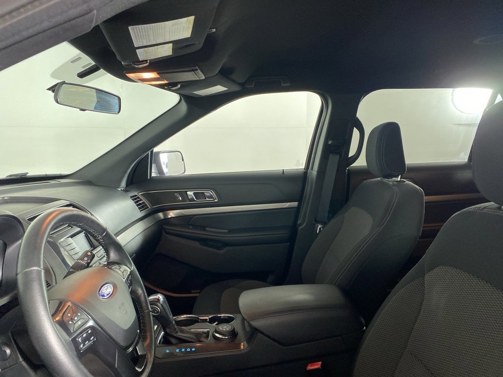 Used 2018 Ford Explorer XLT image 15