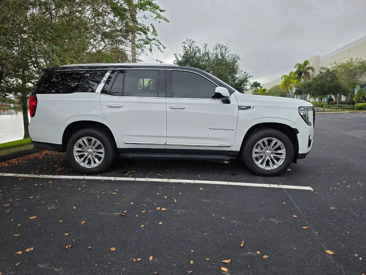 Used 2023 GMC Yukon SLT RWD image 5
