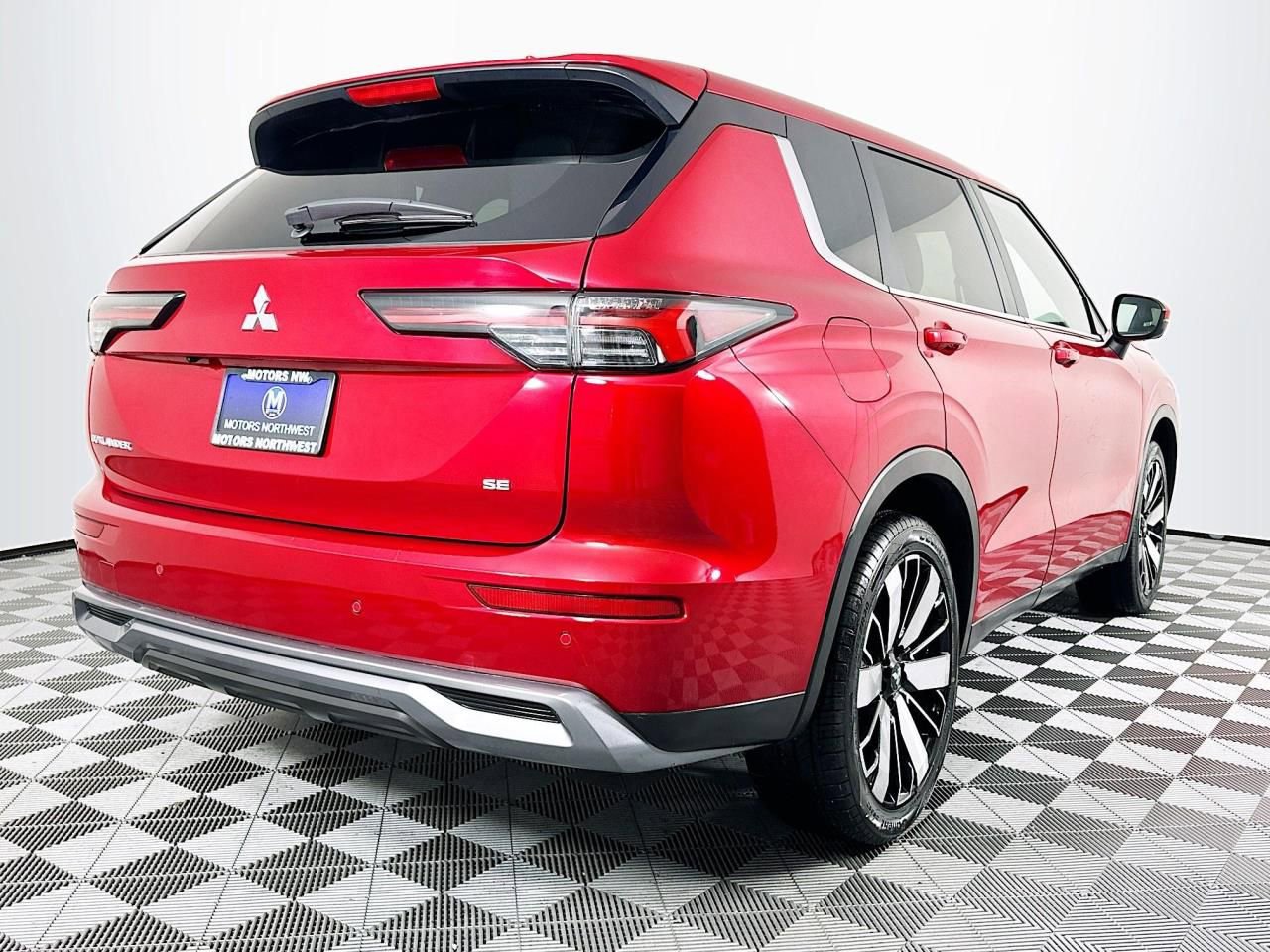 Used 2025 Mitsubishi Outlander SE image 24