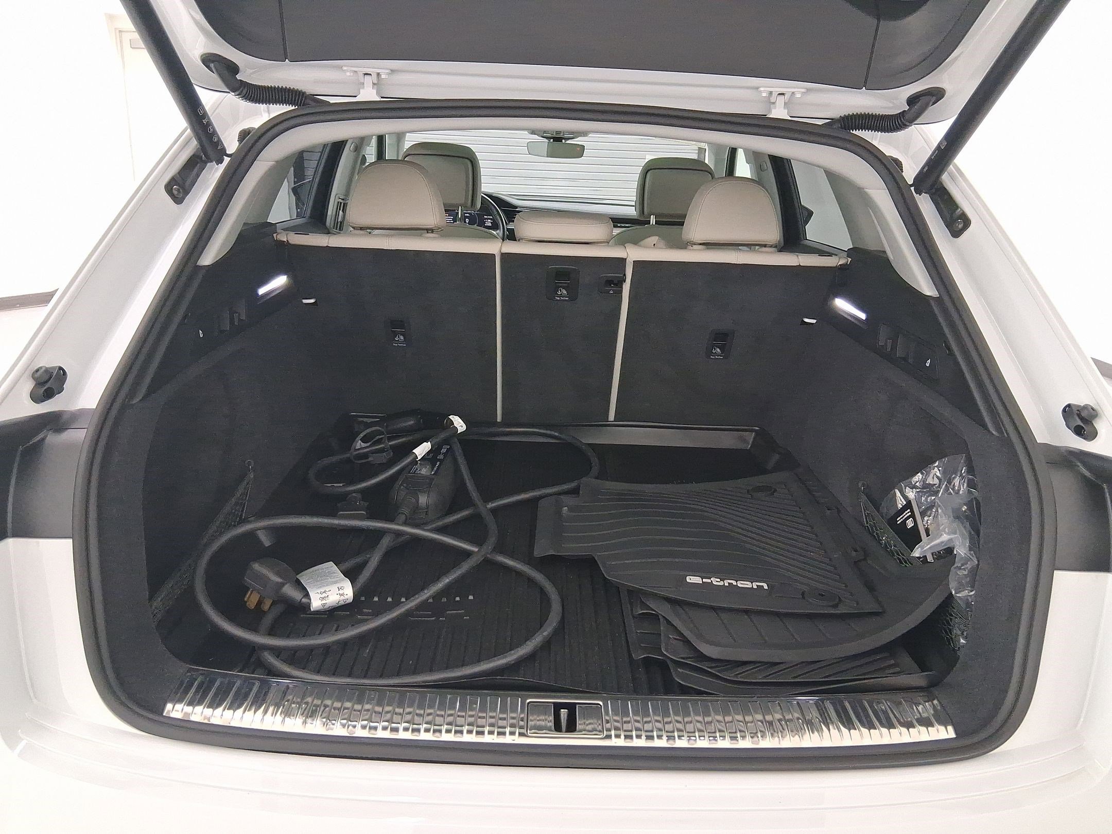 Certified 2024 Audi Q8 e-tron Premium Plus w/ Premium Plus Package image 30