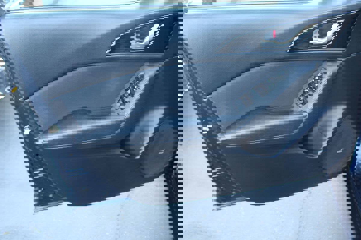 Used 2014 MAZDA MAZDA3 i Touring image 13