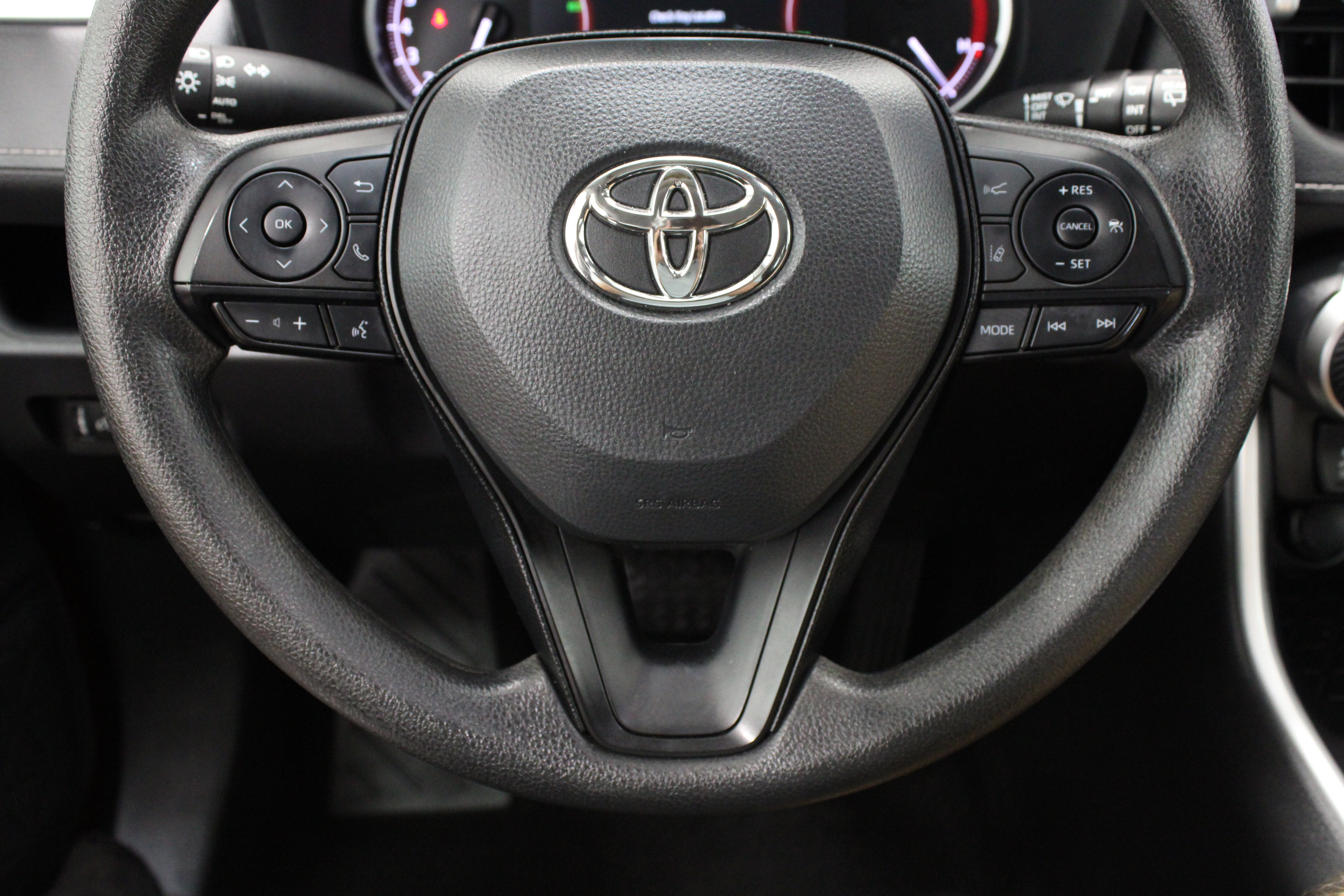 Used 2025 Toyota RAV4 XLE FWD image 24