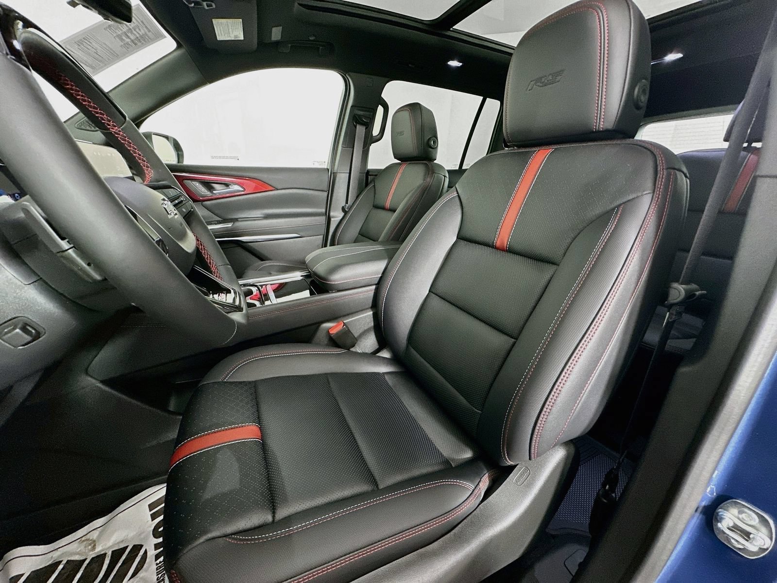 Used 2026 Chevrolet Traverse RS w/ LPO, Floor Liner Package AWD/4WD image 23