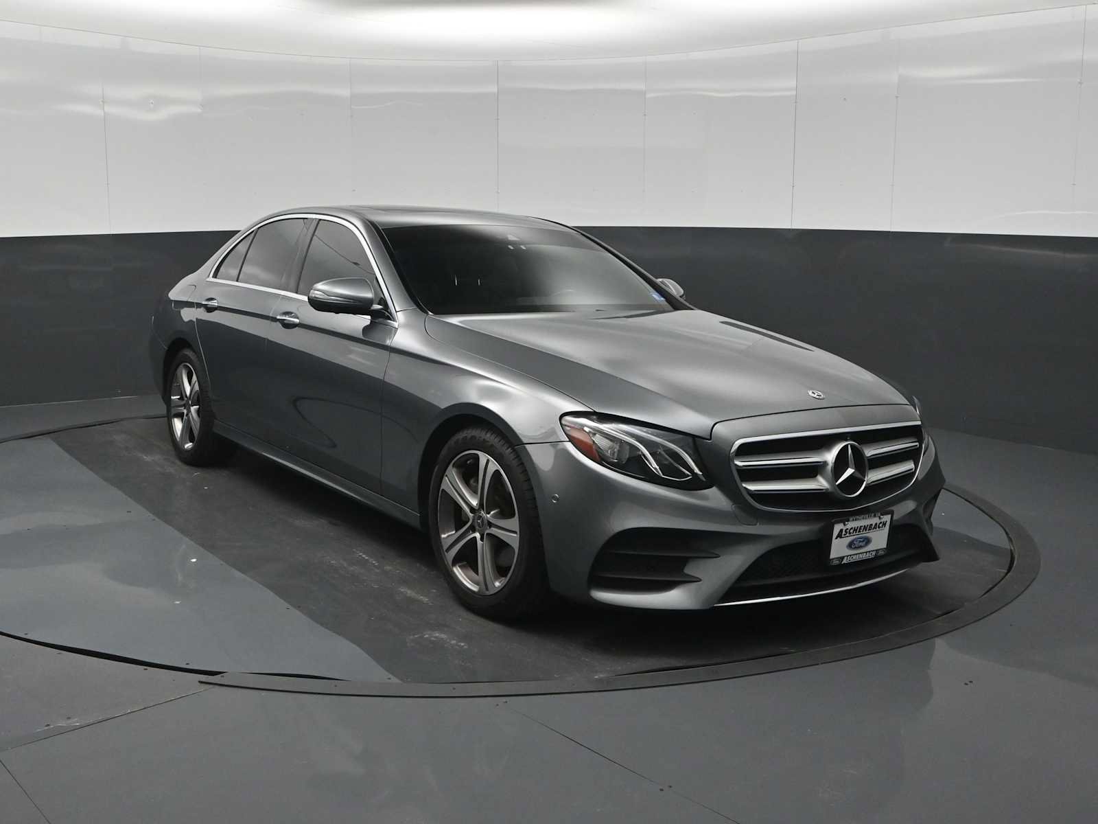Used 2019 Mercedes-Benz E 300 4MATIC image 2