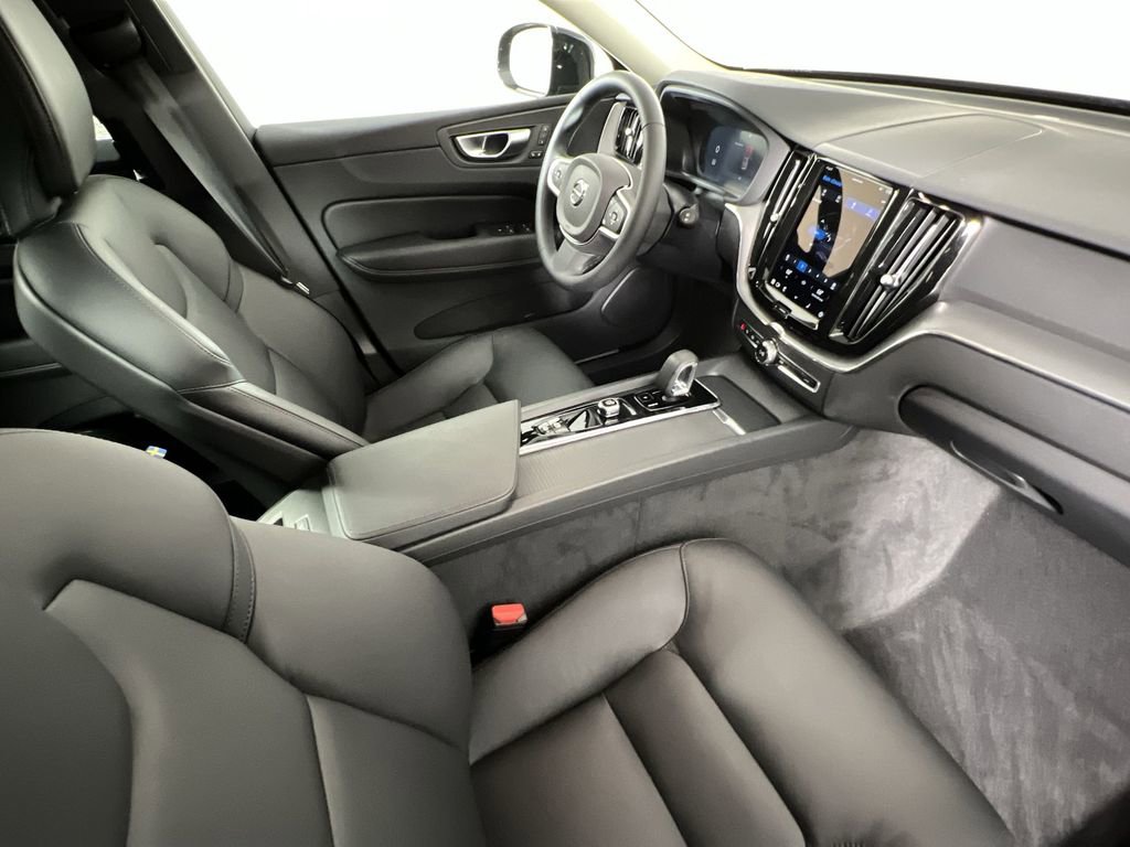 Certified 2025 Volvo XC60 B5 Core w/ Climate Package image 28