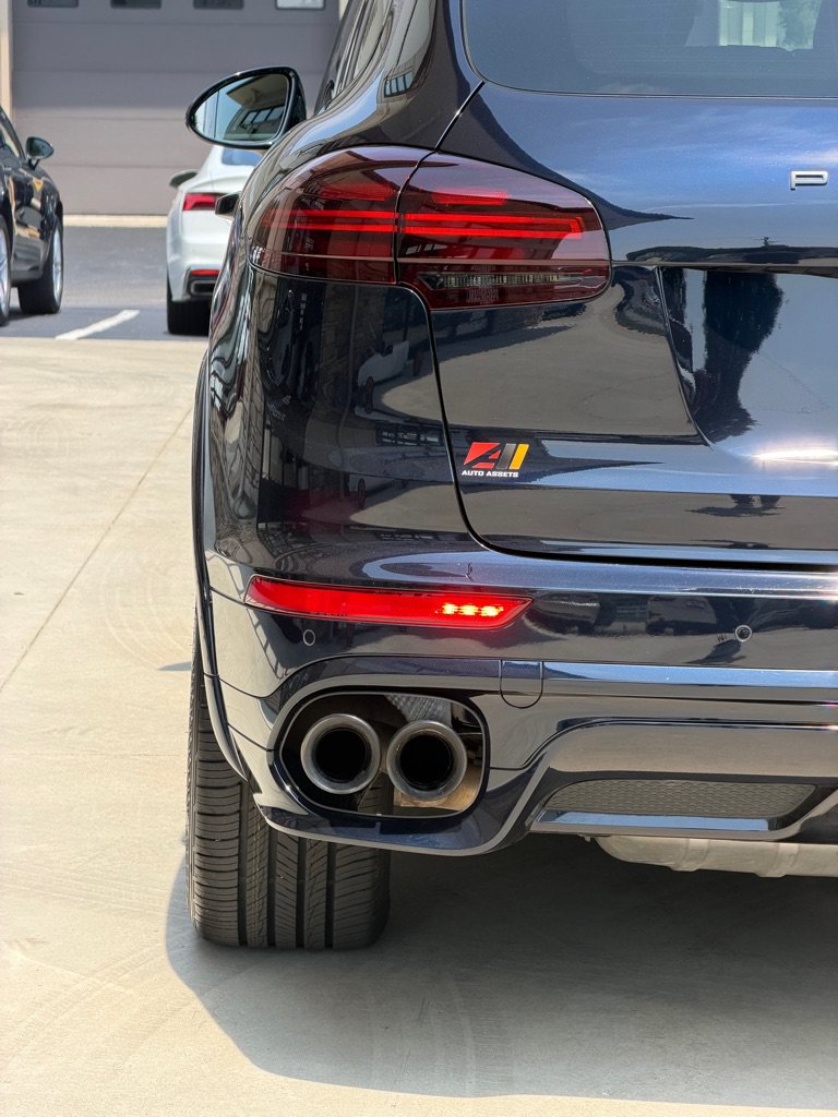 Used 2016 Porsche Cayenne GTS AWD/4WD image 16