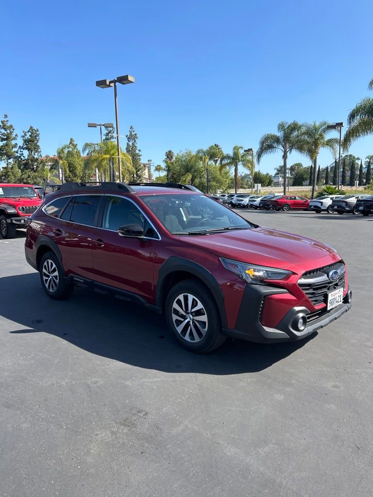 Used 2025 Subaru Outback Premium image 4