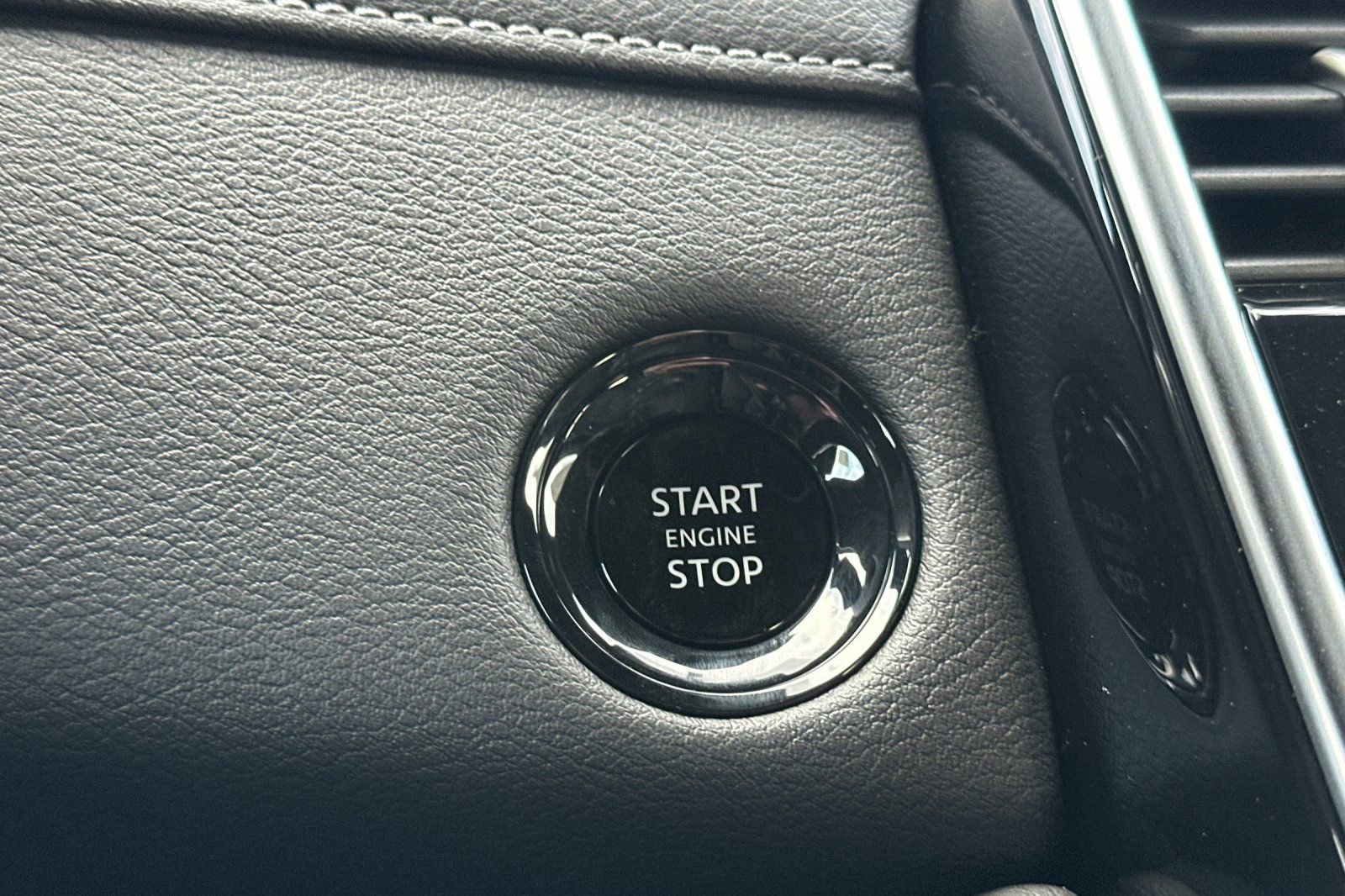 New 2026 Nissan Armada SL w/ Captain's Chari Seat Package image 20