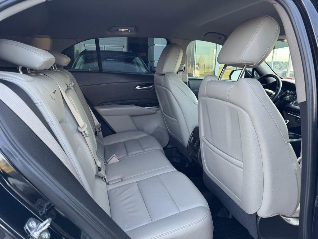 Used 2023 Cadillac XT4 Premium Luxury AWD/4WD image 13