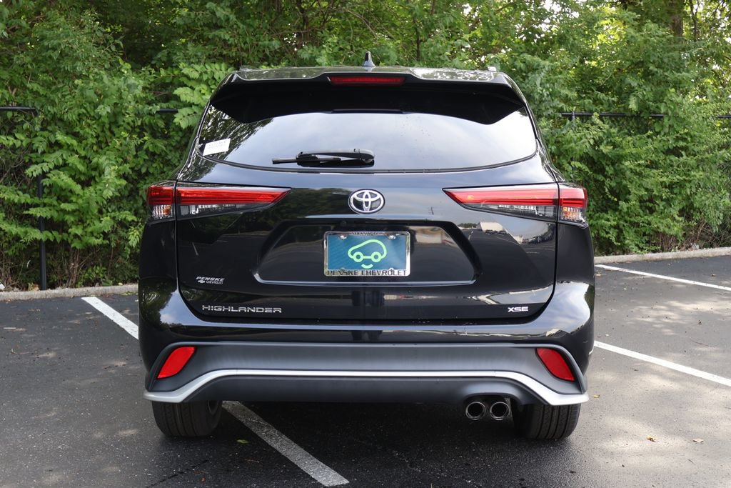 Used 2022 Toyota Highlander XSE FWD image 6