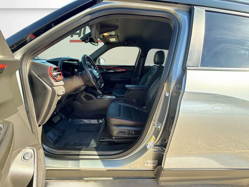 Used 2025 Chevrolet TrailBlazer RS w/ Convenience Package image 20