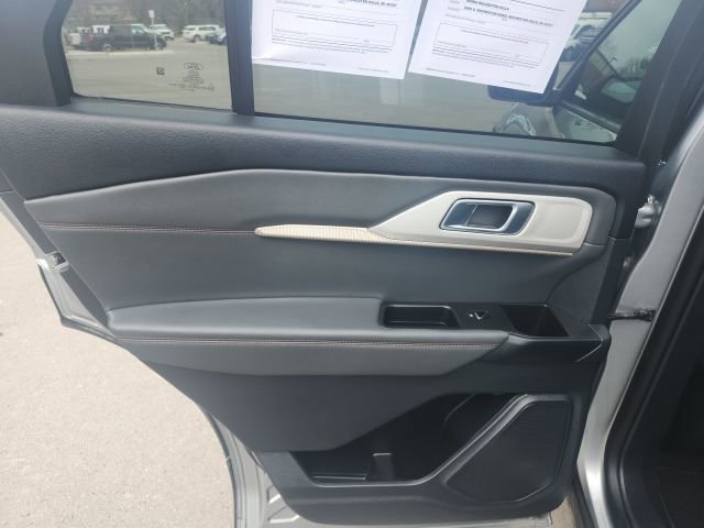 Used 2025 Ford Explorer Active image 18
