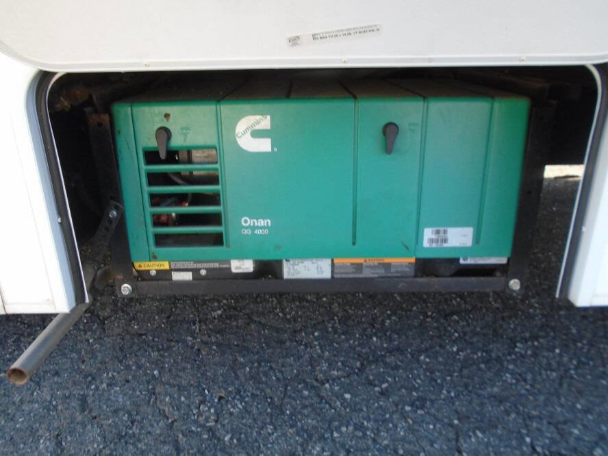 Used 2019 Chevrolet Express 4500 w/ RV Package RWD image 50