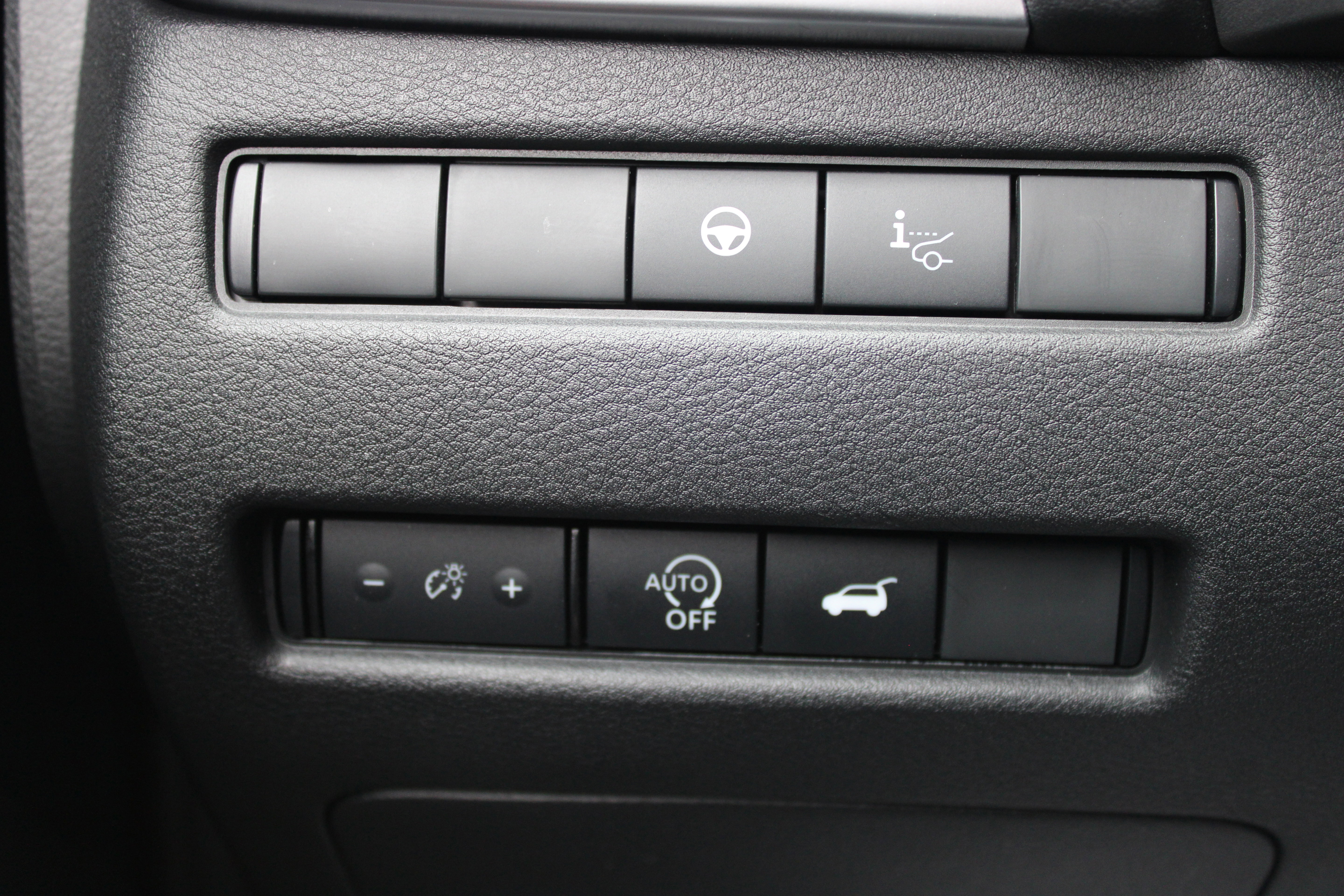 Certified 2025 Nissan Rogue Platinum w/ Tech Package image 29