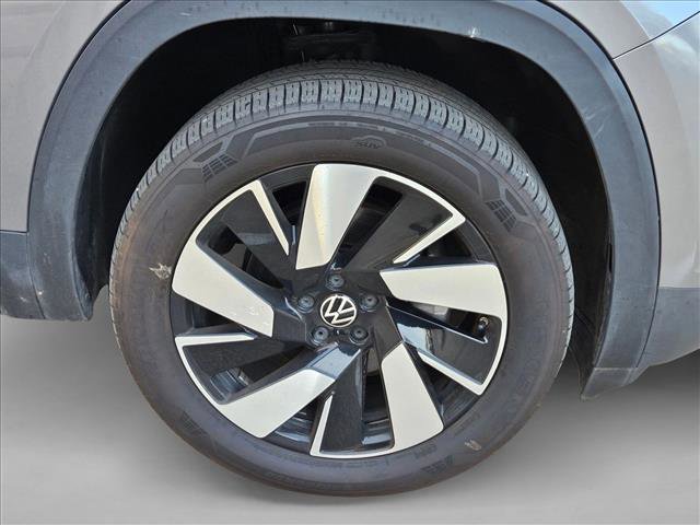 Used 2025 Volkswagen Atlas Cross Sport SE image 22