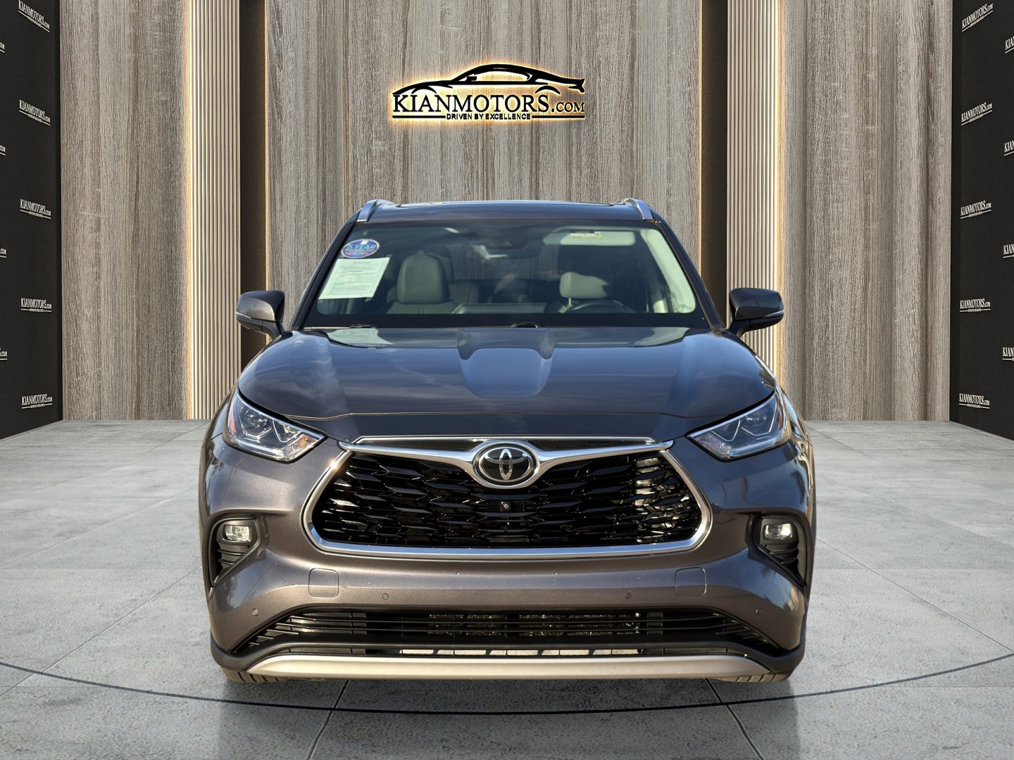 Used 2021 Toyota Highlander Platinum image 2