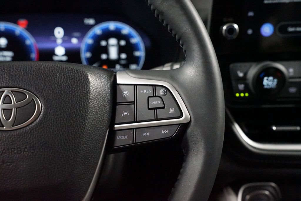 Certified 2025 Toyota Grand Highlander FWD image 13