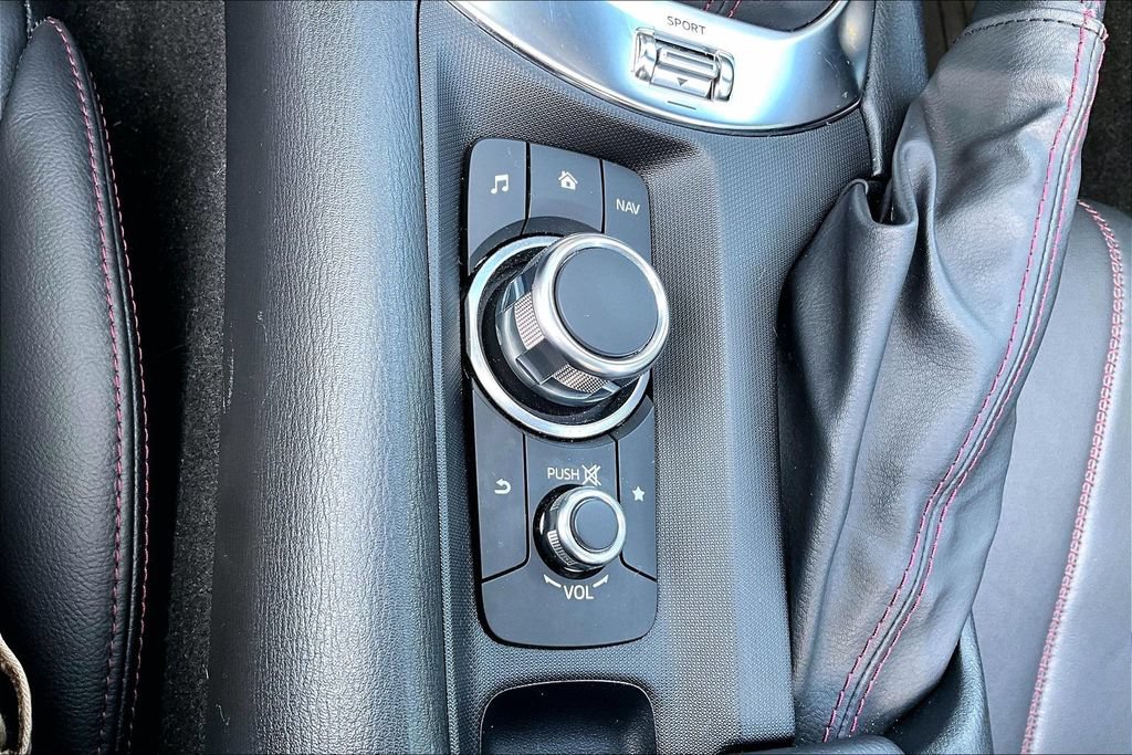 Used 2019 MAZDA MX-5 Miata Grand Touring RWD image 15