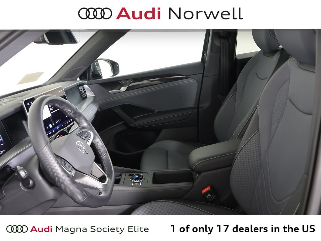 Used 2025 Volkswagen Tiguan SE R-Line AWD/4WD image 17