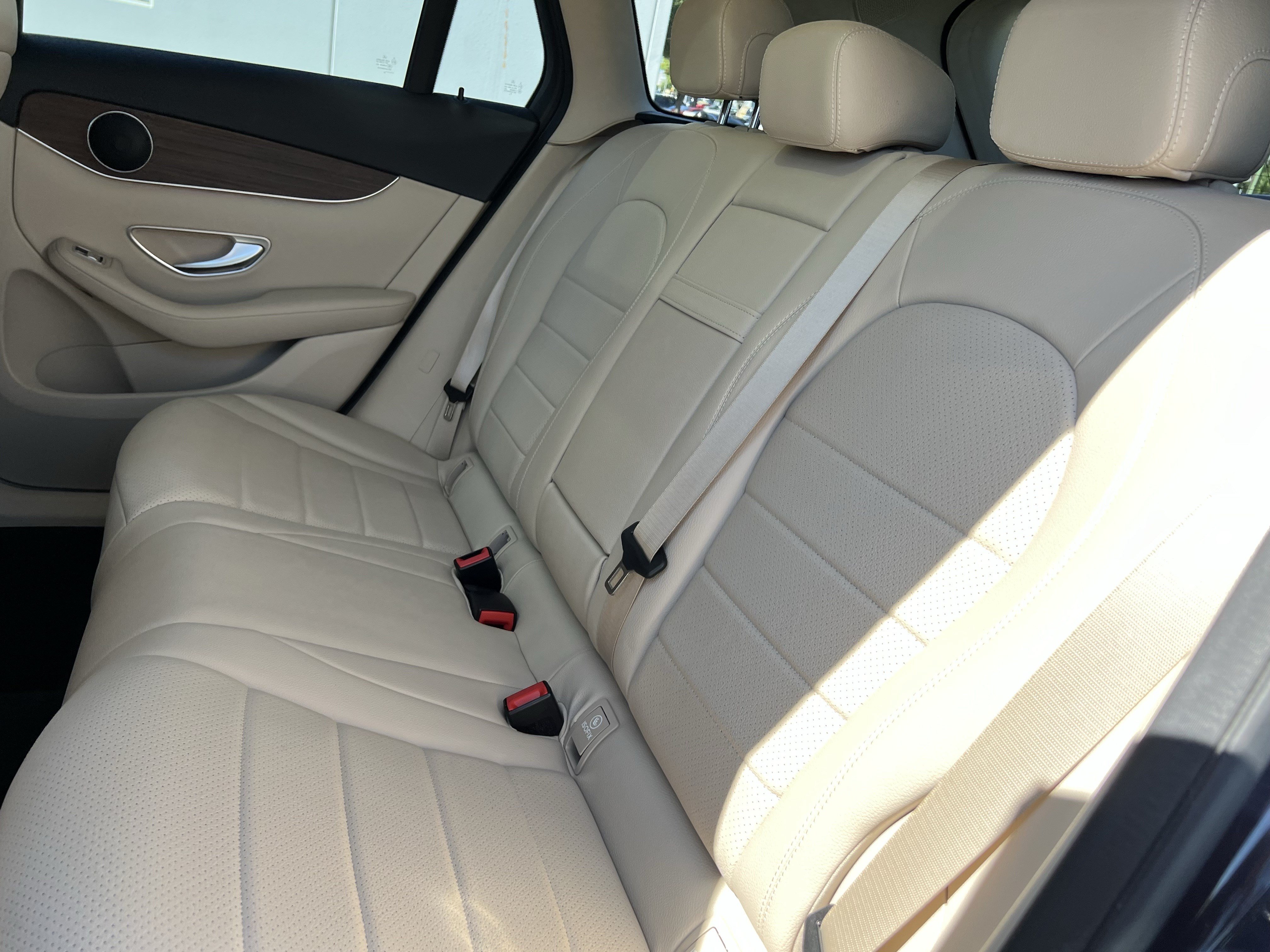 Used 2022 Mercedes-Benz GLC 300 4MATIC w/ Premium Package Lite image 33